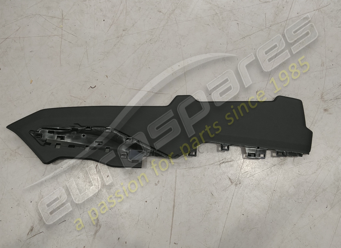 PANEL DE EMBELLECEDOR LATERAL Lamborghini USADO. NÚMERO DE PIEZA 4ML863304GQG8 (1)