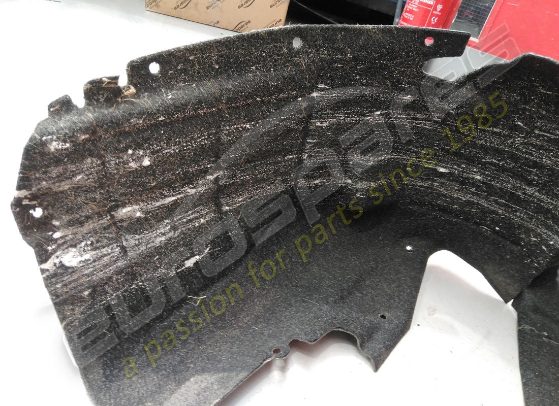protección de rueda trasera derecha maserati usada. número de parte 670038155 (2)