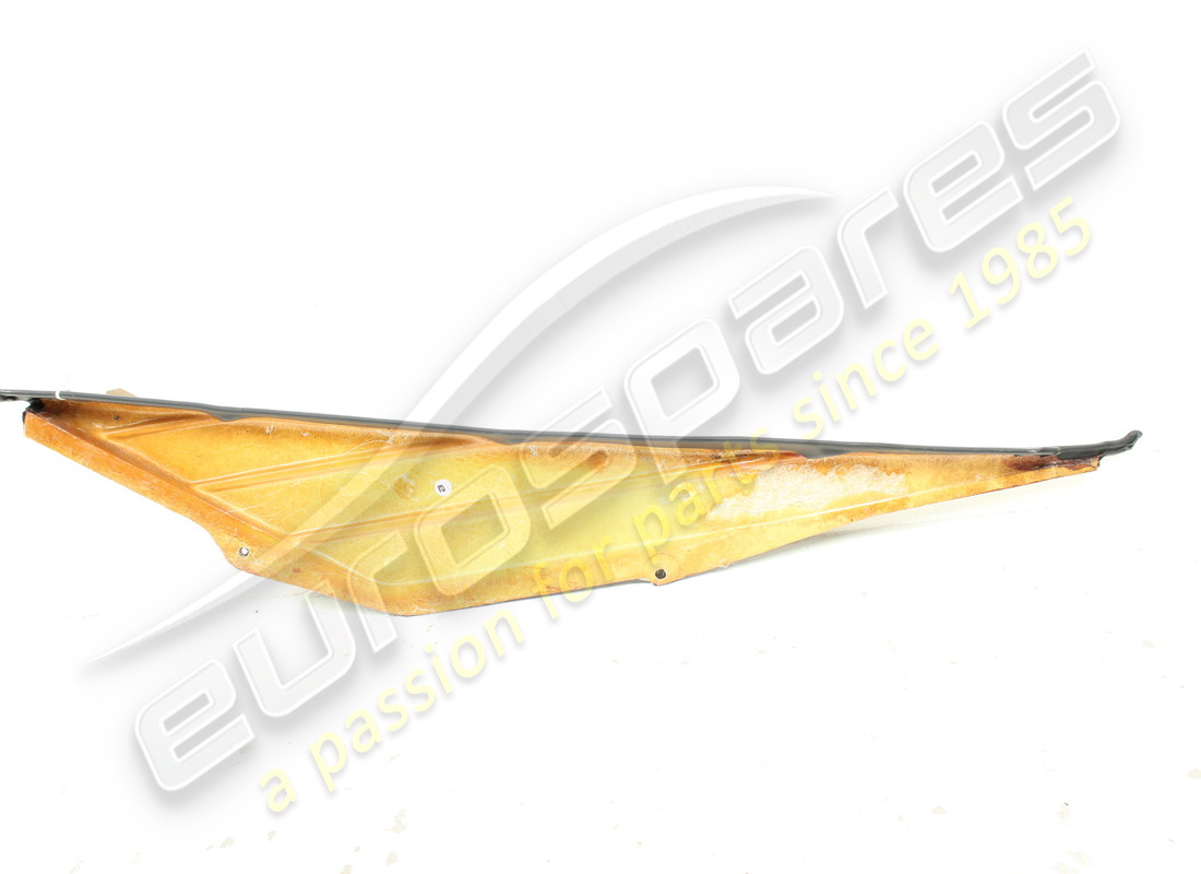 embellecedor ferrari usado del panel superior de la puerta derecha. número de pieza 621539.. (2)