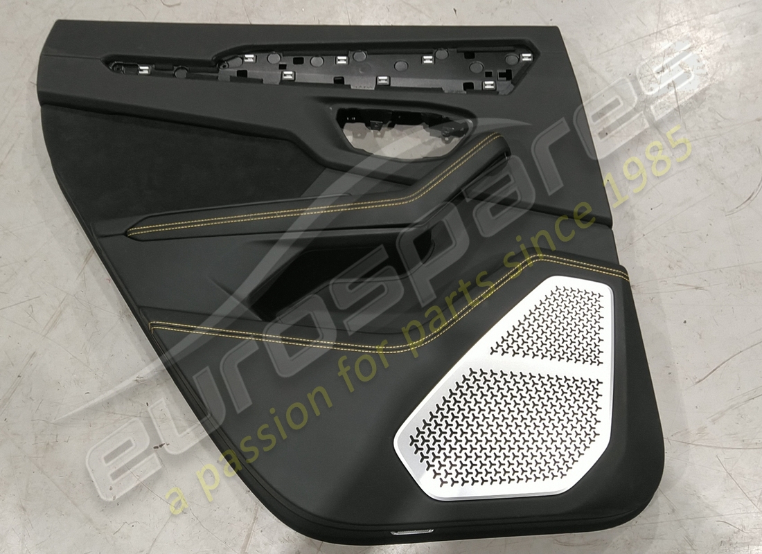 PANEL DE PUERTA Lamborghini USADO. NÚMERO DE PARTE 4ML868007001 (1)
