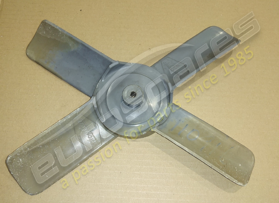 ferrari hoja de ventilador usada (4-blade). número de parte 110916 (2)