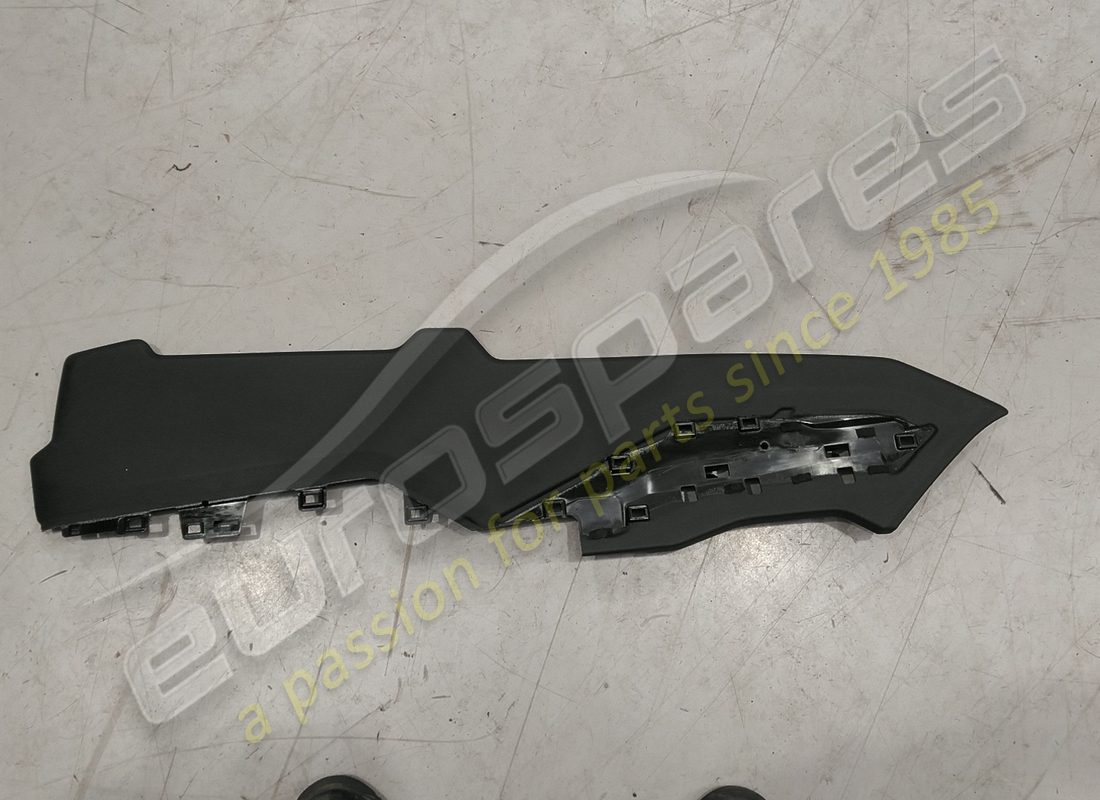 PANEL DE EMBELLECEDOR LATERAL Lamborghini USADO. NÚMERO DE PIEZA 4ML863303GQG8 (1)