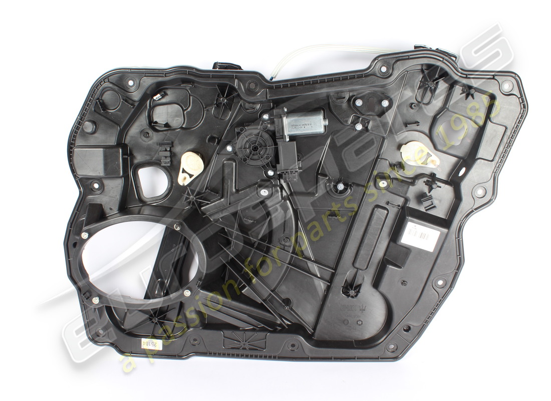 portador de puerta delantera derecha dañado maserati. número de pieza 673014121 (3)