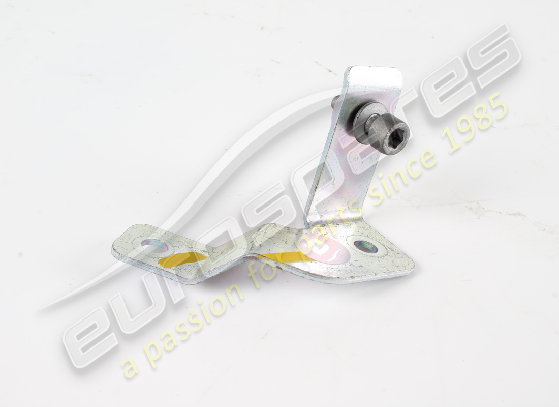 SOPORTE DERECHO Maserati USADO. NÚMERO DE PARTE 670005887 (1)