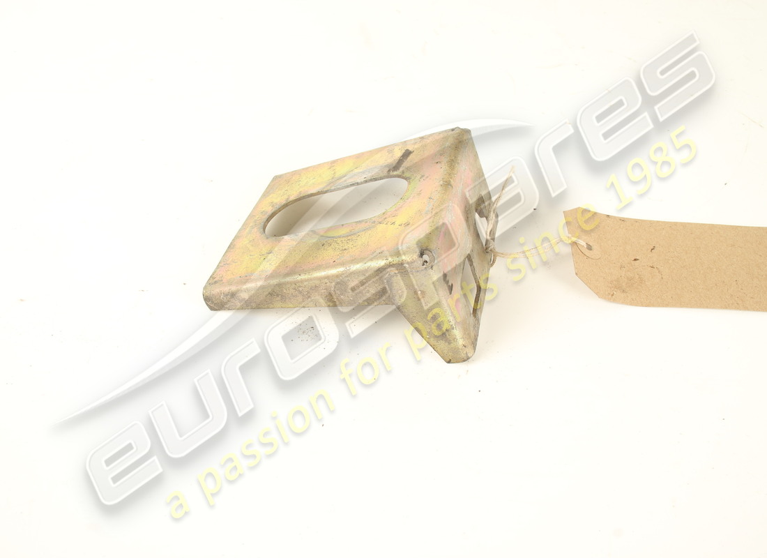 SOPORTE Ferrari USADO. NÚMERO DE PARTE 62126500 (1)