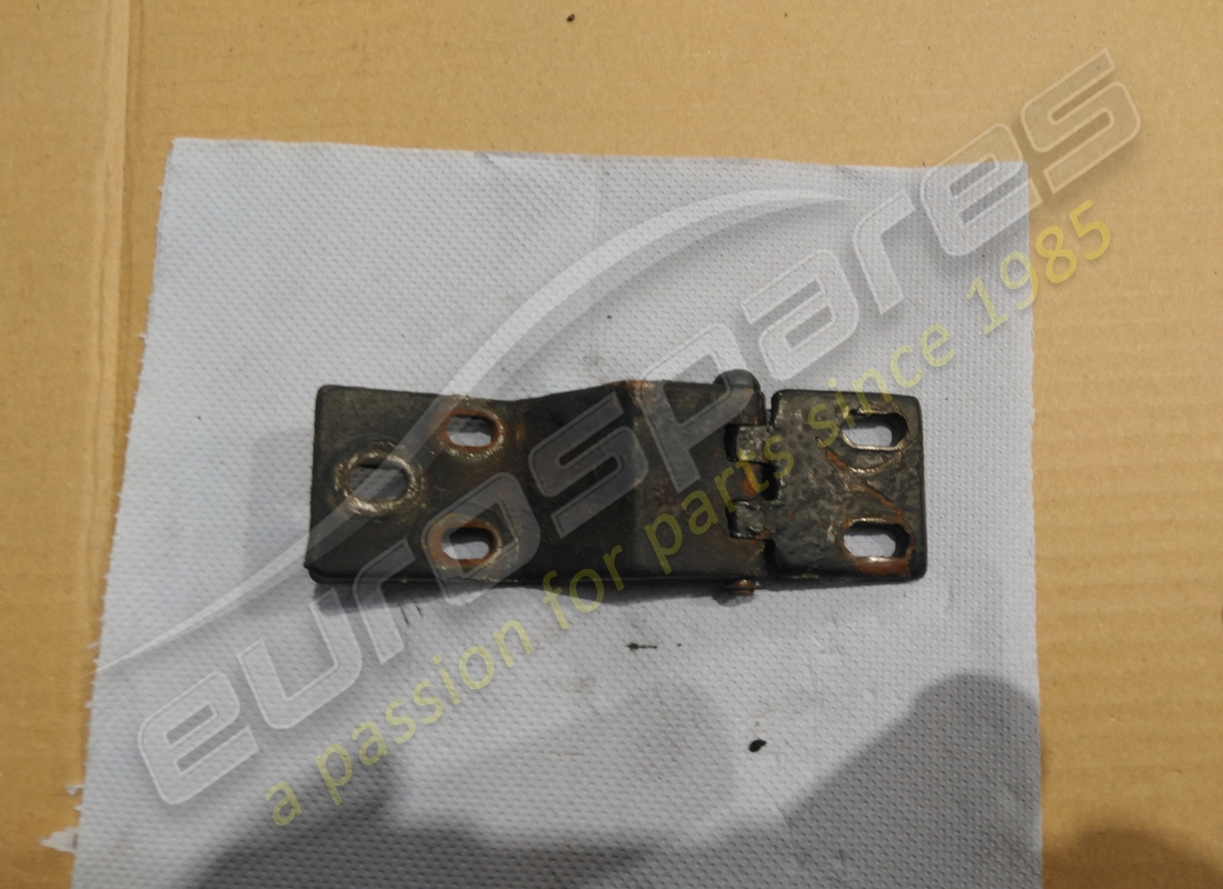 CONJUNTO DE BISAGRA DE CAPÓ DELANTERO USADO Ferrari. NÚMERO DE PIEZA 40293904 (1)