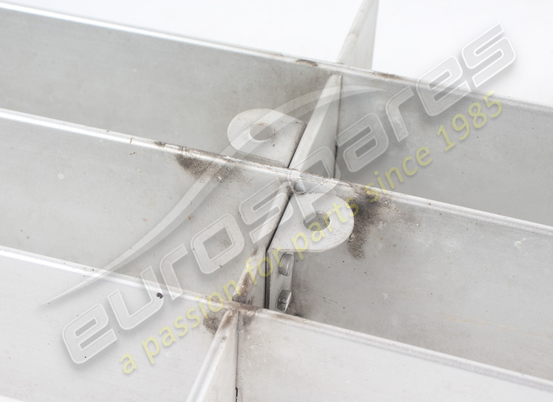 rejilla del panel inferior ferrari usada. número de parte 61736800 (5)