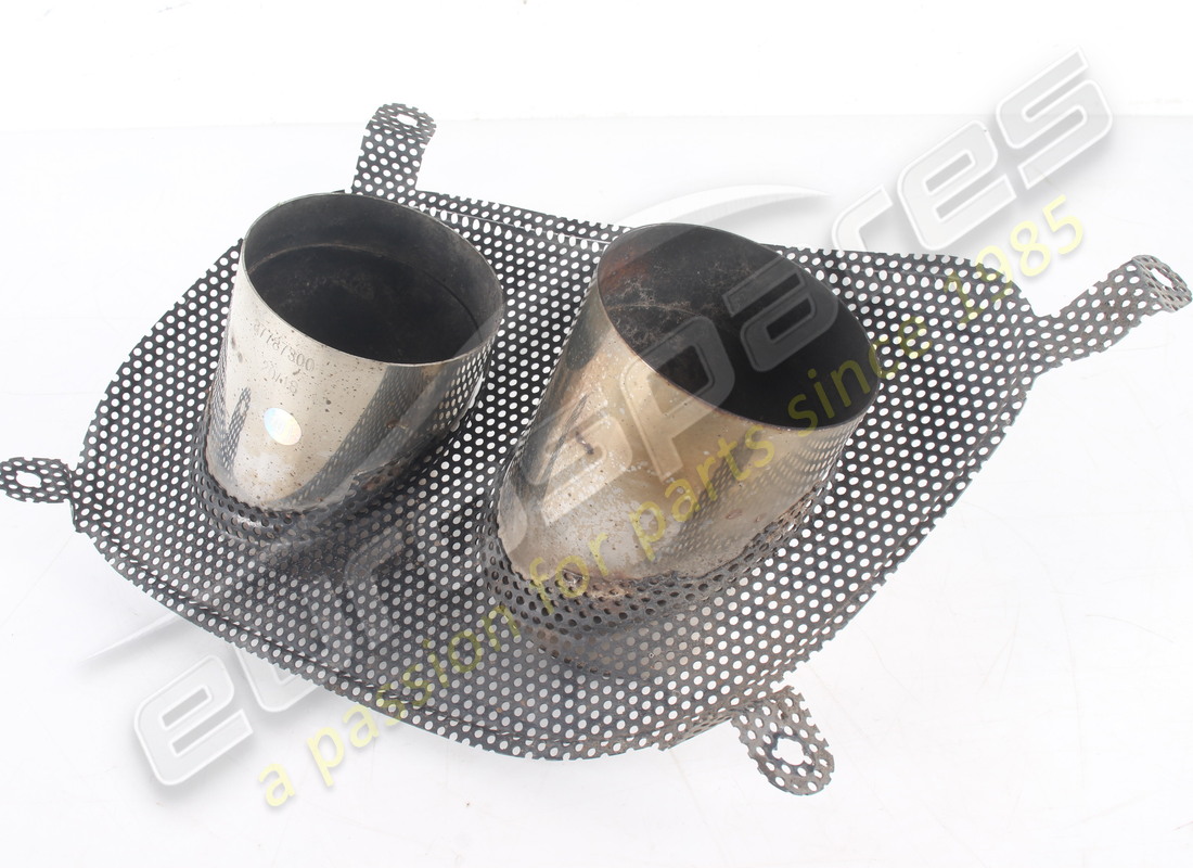 PUNTA DEL TUBO DE ESCAPE DERECHO FERRARI USADA. NÚMERO DE PARTE 87787300 (3) punta del tubo de escape derecho ferrari usada. número de parte 87787300 (3)