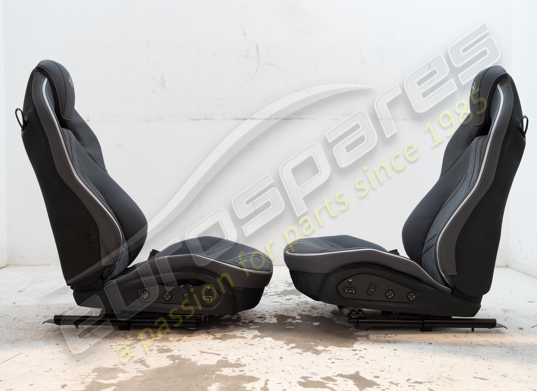 dañado ferrari estilo estándar completamente eléctrico seats con centro de alcántara y almohadillas de cuero, caballo cosido en el reposacabezas. número de pieza eap1563082 (9)