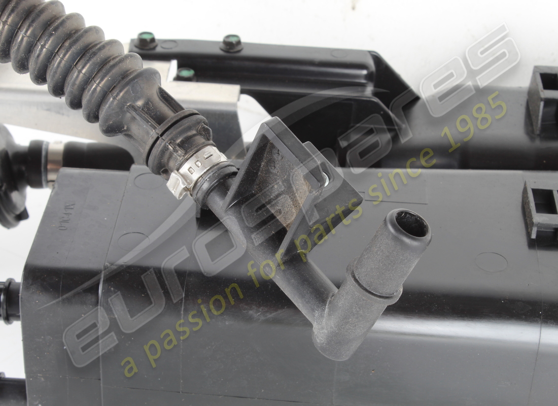 FILTRO DE VAPOR COMPLETO USADO FERRARI. NÚMERO DE PIEZA 895452 (4) filtro de vapor completo usado ferrari. número de pieza 895452 (4)