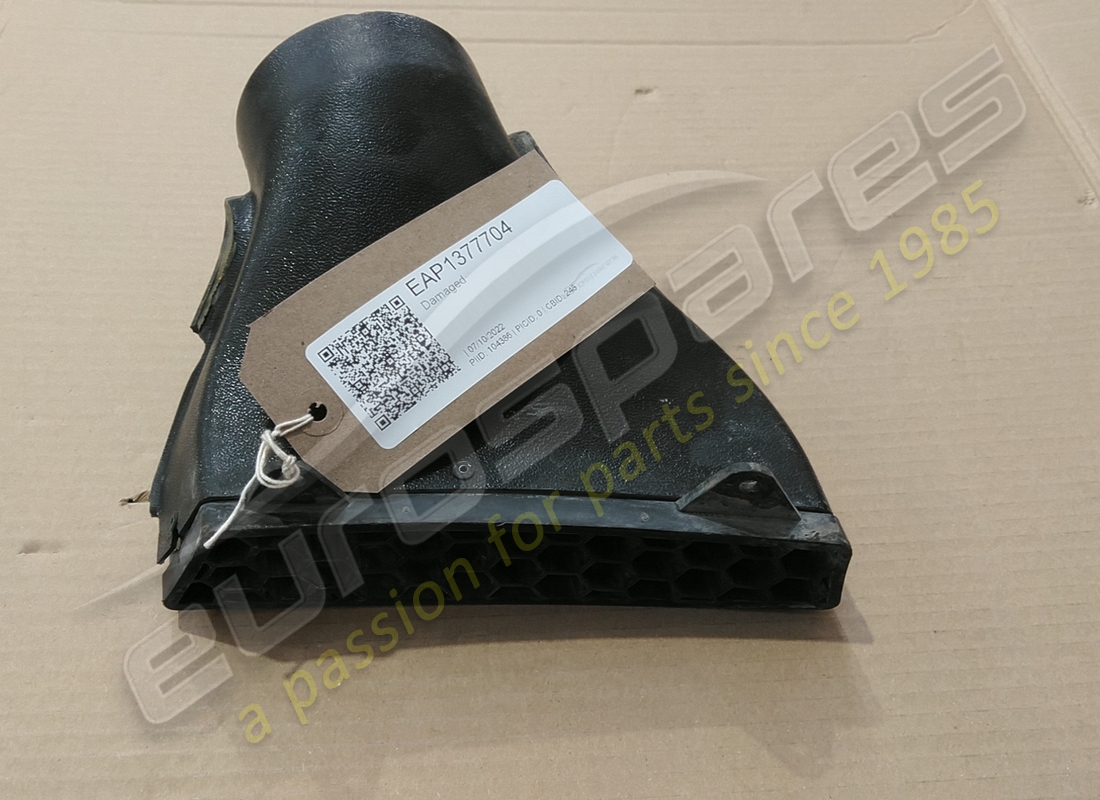 REJILLA Y CONDUCTO DE AIRE DERECHO Eurospares DAÑADOS. NÚMERO DE PARTE EAP1377704 (1)