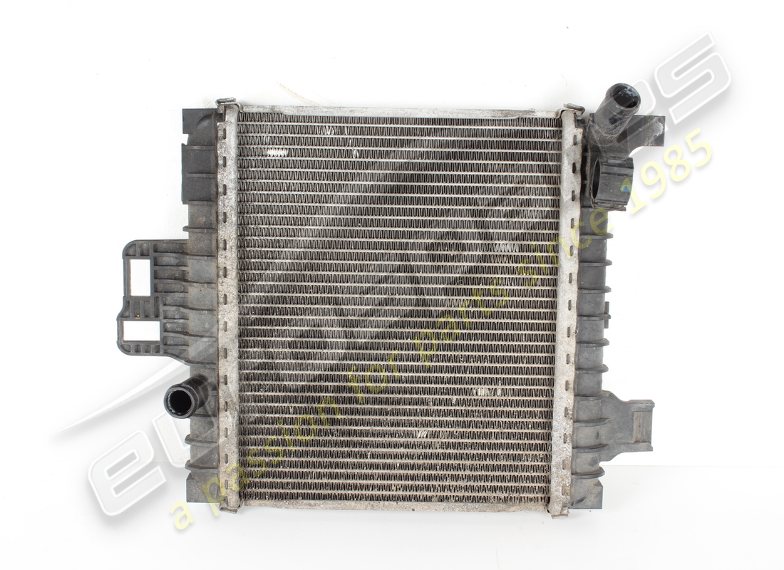 RADIADOR AUXILIAR USADO Lamborghini. NÚMERO DE PIEZA 4M0121218F (1)