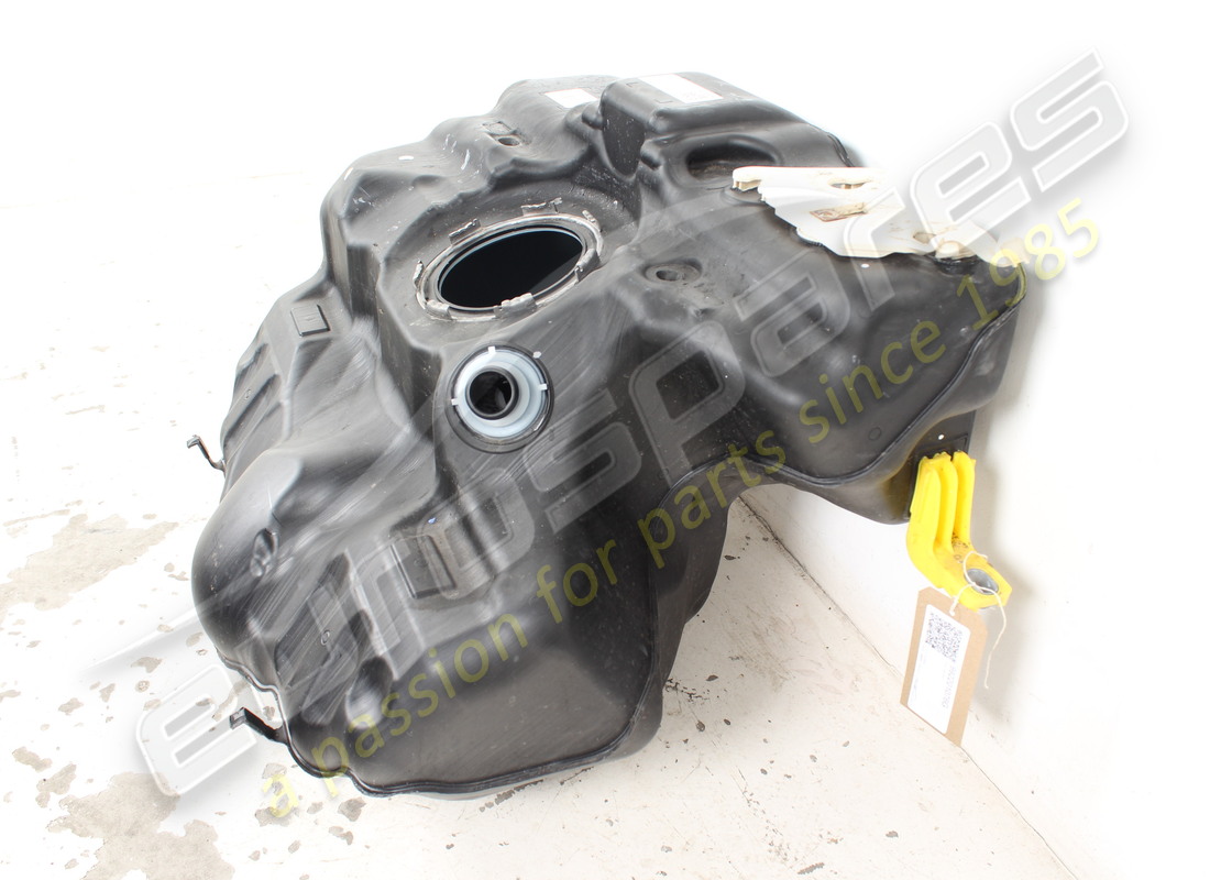 tanque de combustible dañado porsche. número de pieza 992201076g (3)