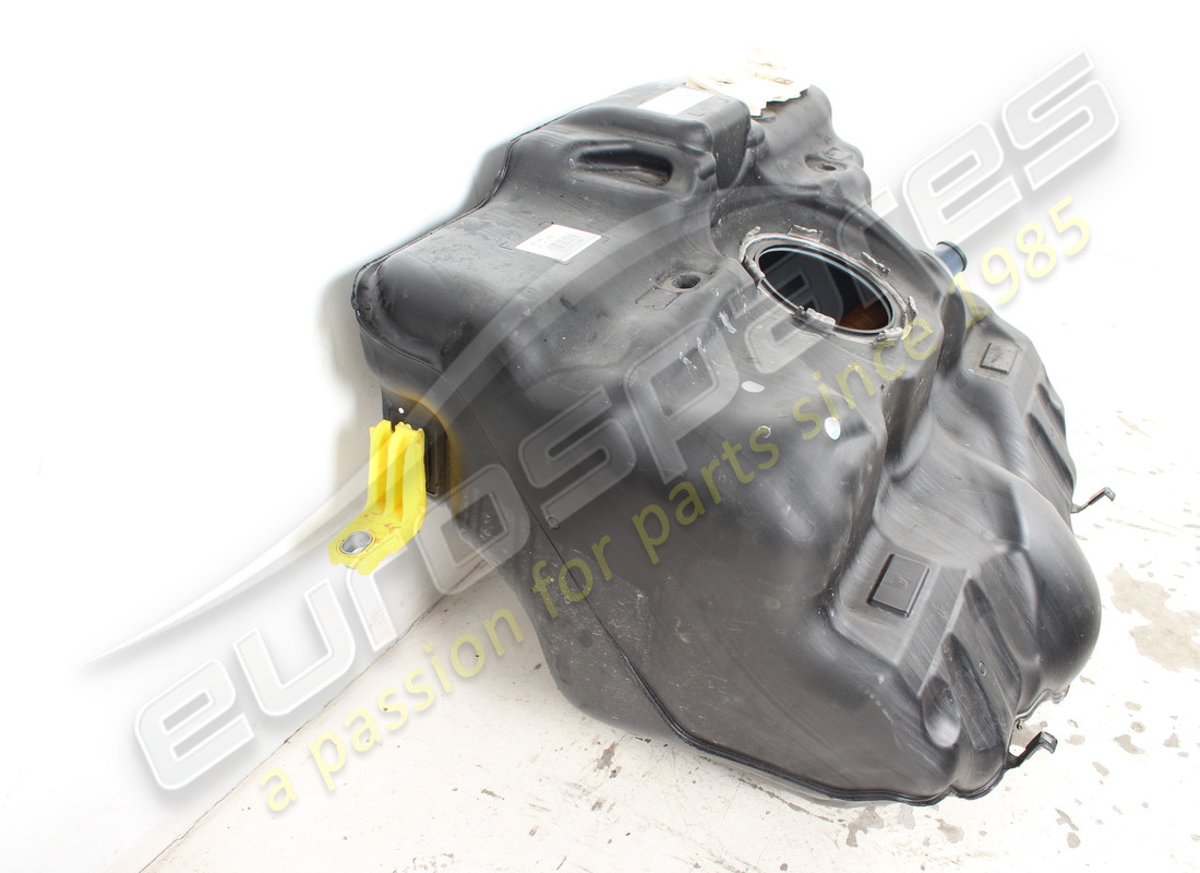 tanque de combustible dañado porsche. número de pieza 992201076g (4)