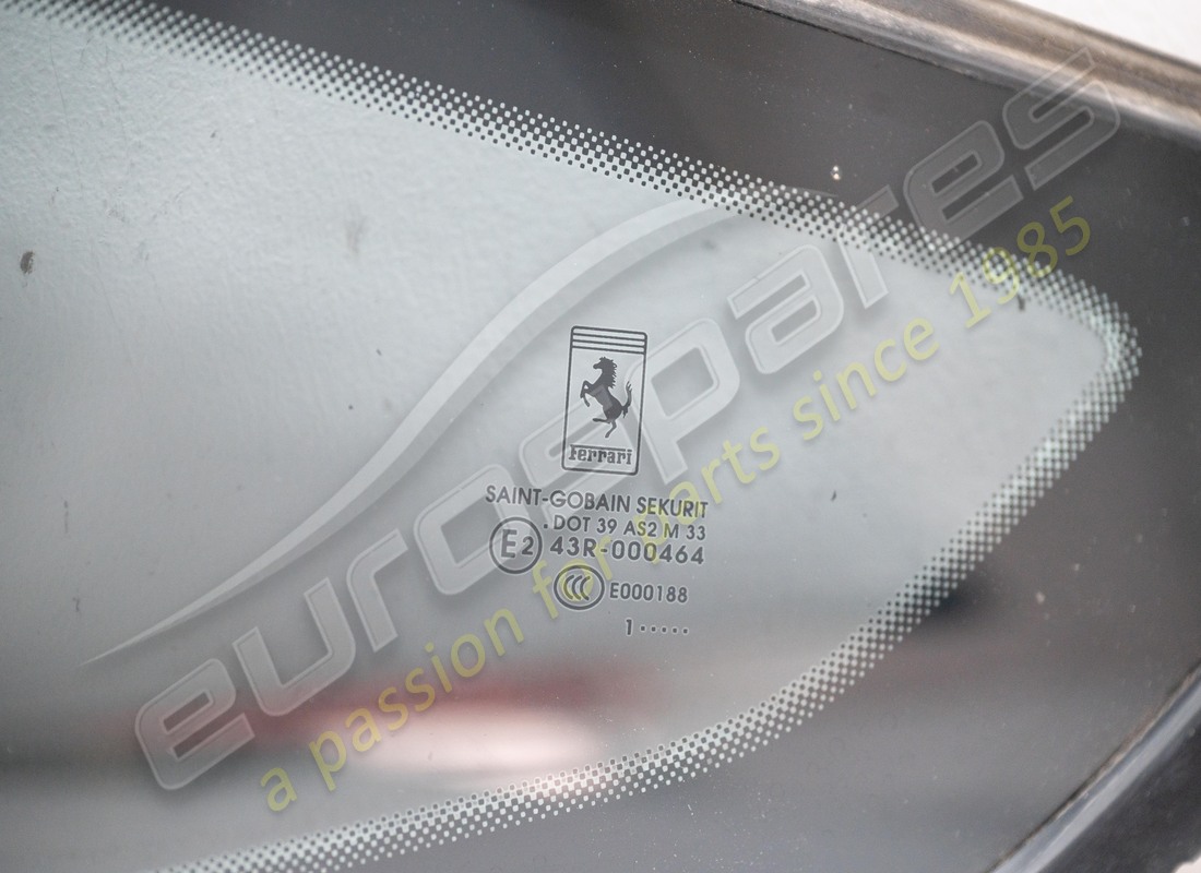 ventana trasera izquierda ferrari usada. número de parte 84342500 (2)