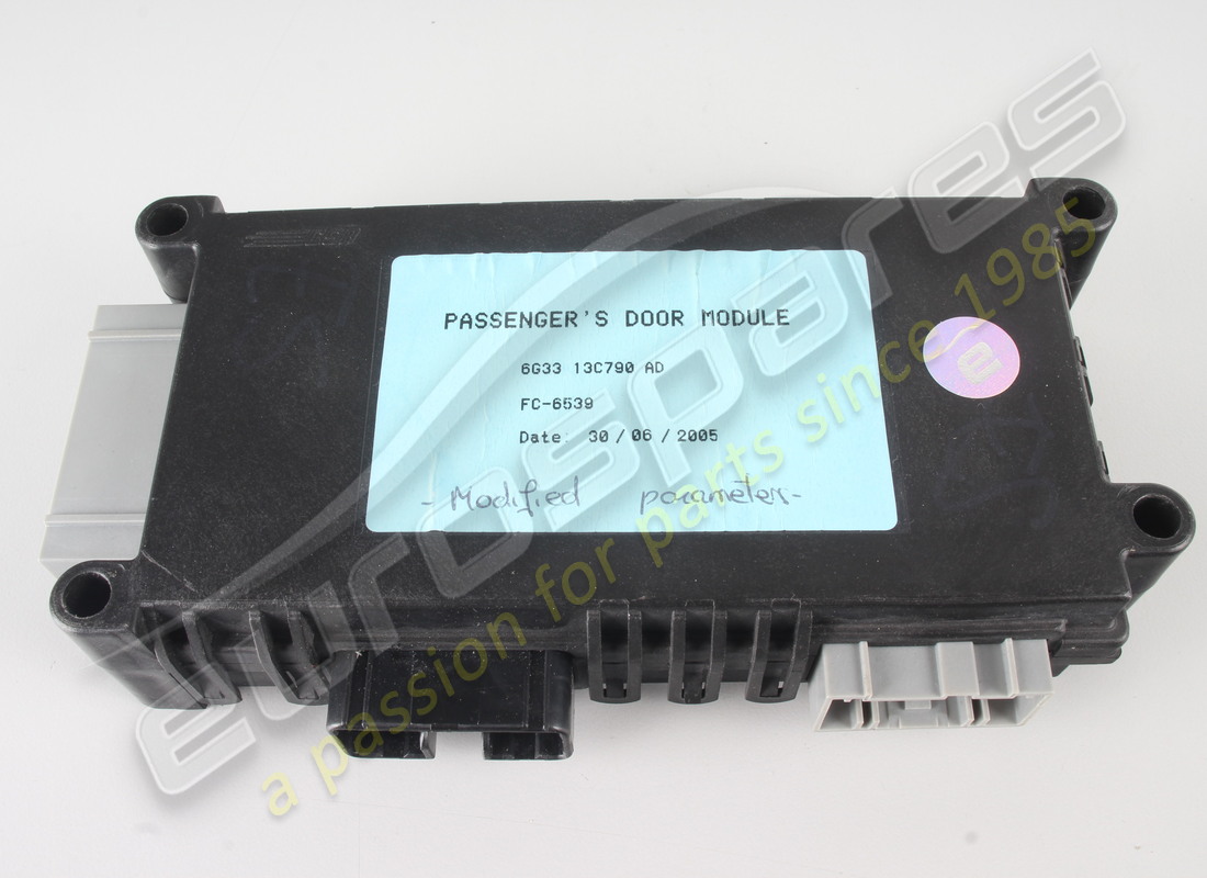 MÓDULO ELECTRÓNICO DE PUERTA PASAJERA USADO Aston Martin. NÚMERO DE PIEZA AG4314C237CA (1)