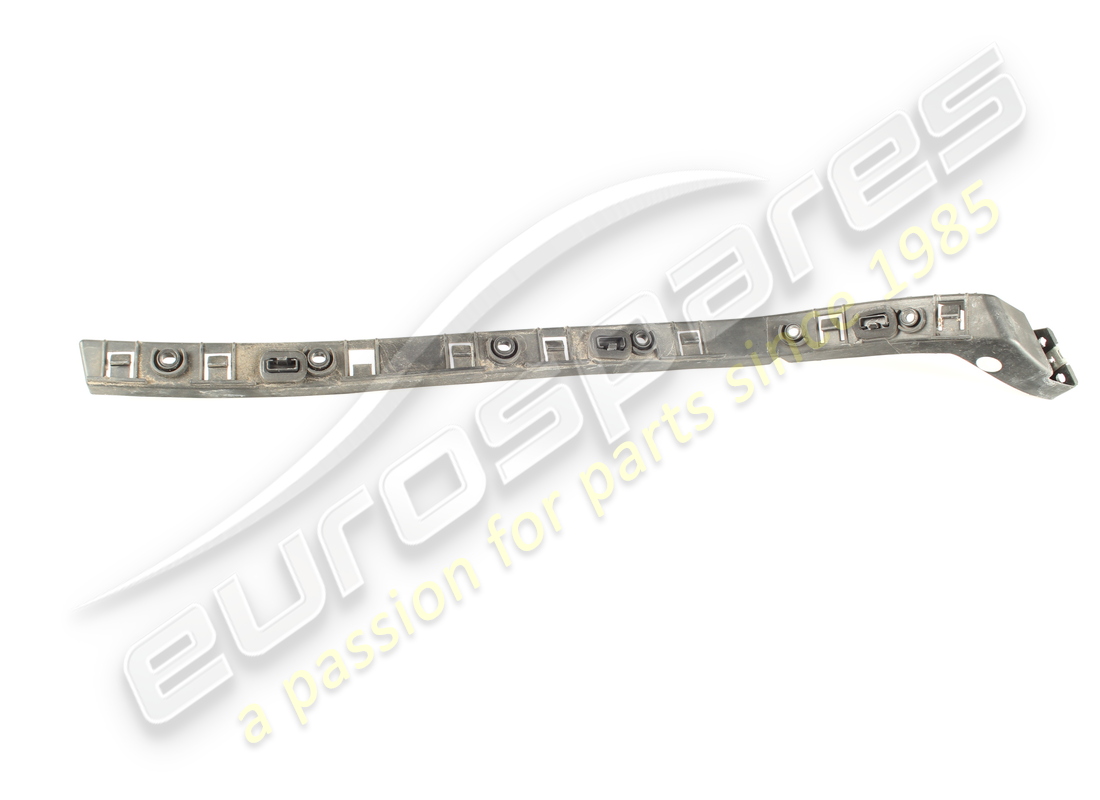 SOPORTE Maserati USADO. NÚMERO DE PARTE 670003325 (1)