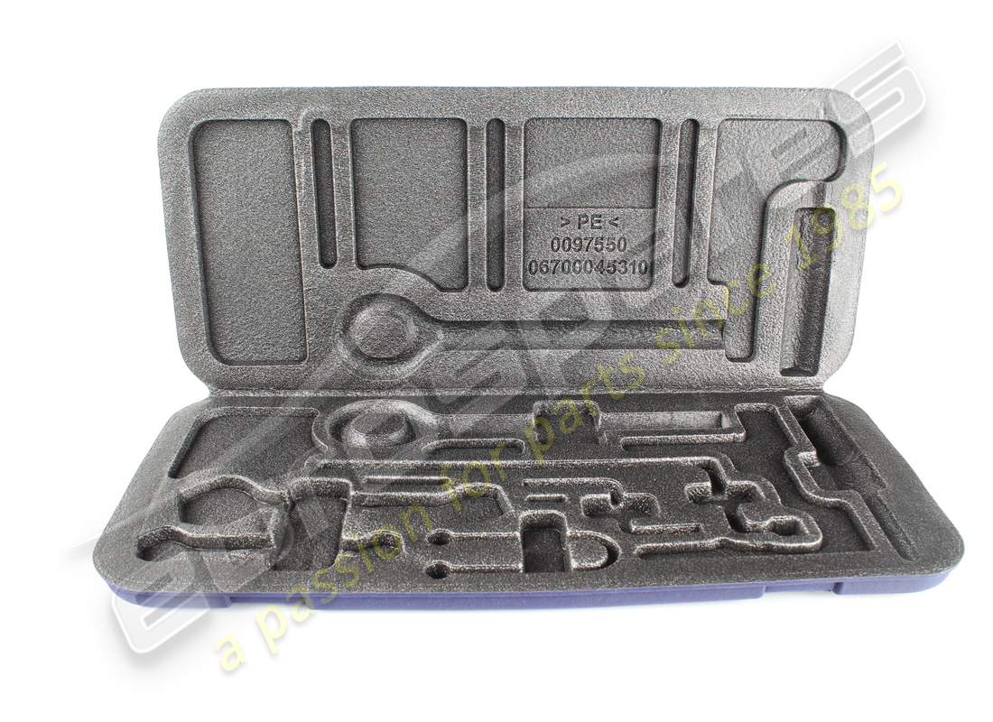 CAJA DE HERRAMIENTAS USADA Maserati. NÚMERO DE PIEZA 670004531 (1)