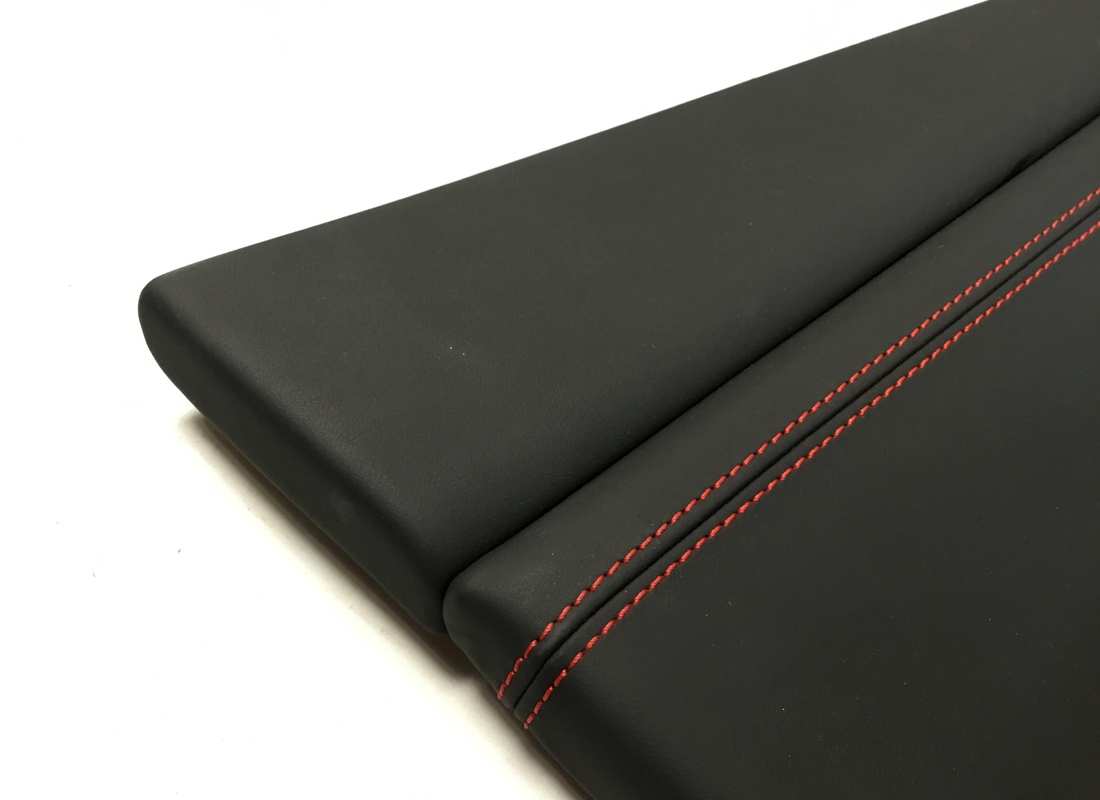 paneles de puertas izquierdo y derecho eurospares ferrari 488 usados (cuero negro y costuras rojas). número de parte eap1374249 (2)