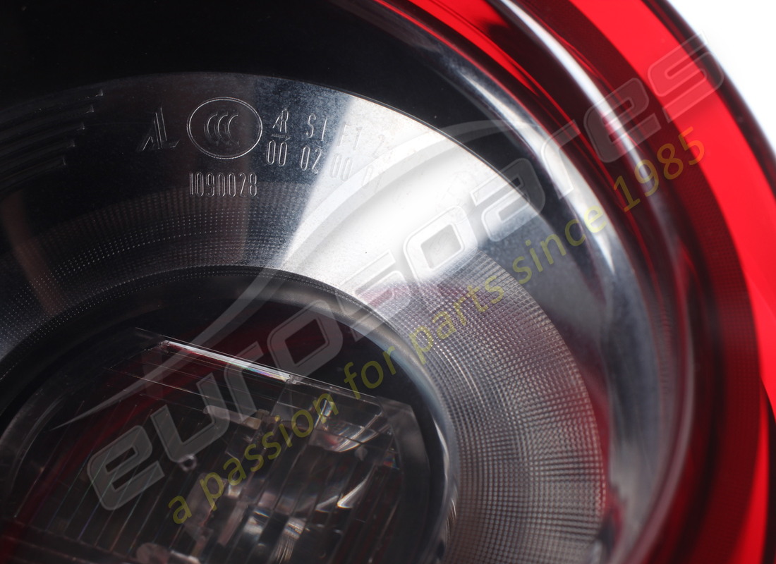 LUZ TRASERA EXTERIOR DERECHA USADA FERRARI. NÚMERO DE PIEZA 317207 (5) luz trasera exterior derecha usada ferrari. número de pieza 317207 (5)