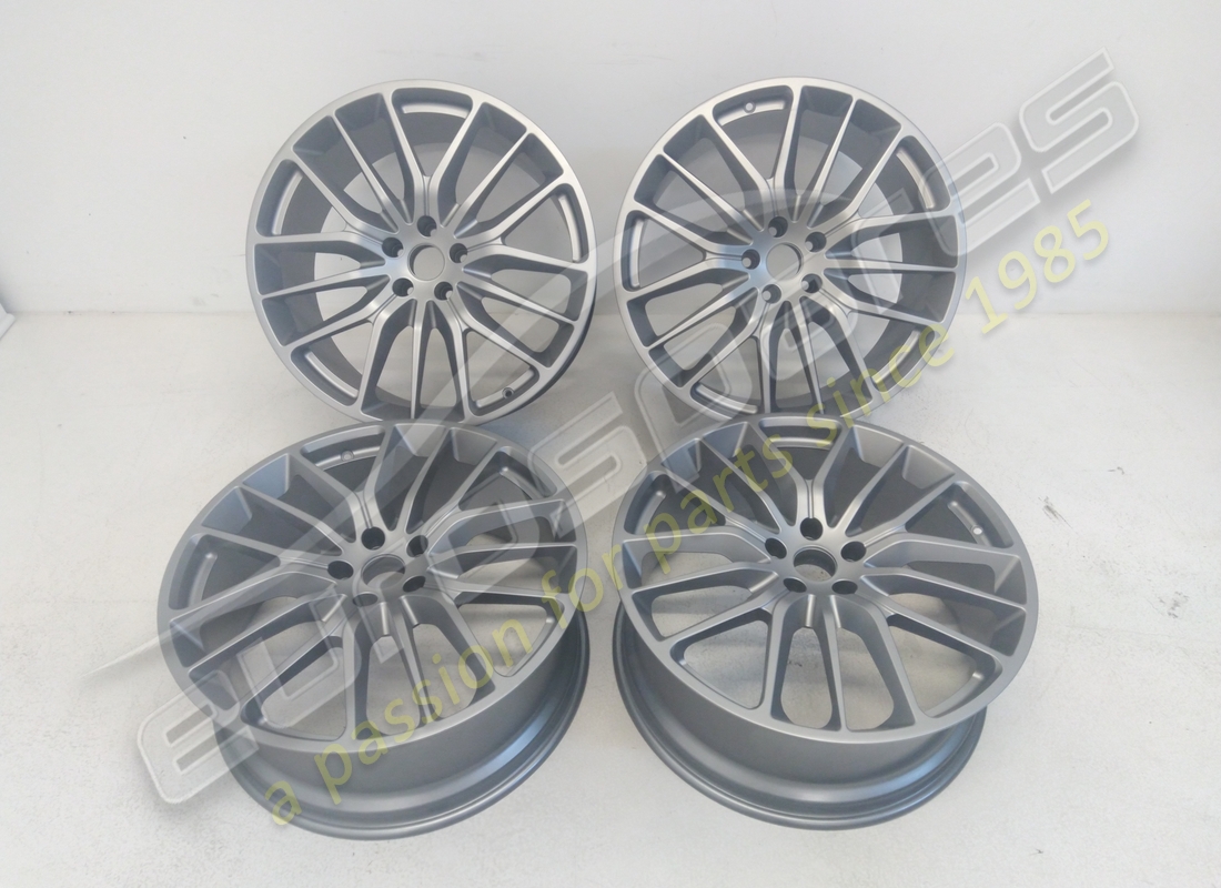 JUEGO DE RUEDAS VESUVIO Eurospares Maserati REACONDICIONADAS (21 PULGADAS). NÚMERO DE PARTE EAP1384191 (1)