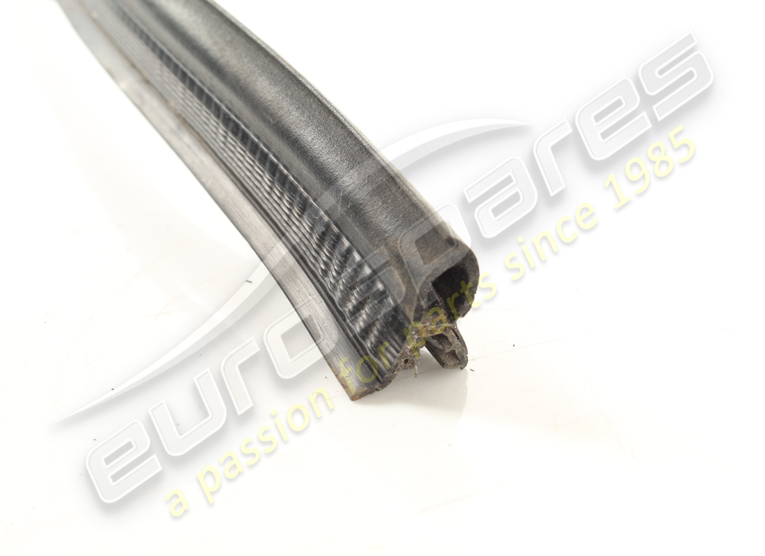 sello de goma del capó delantero usado ferrari. número de pieza 60949300 (3)