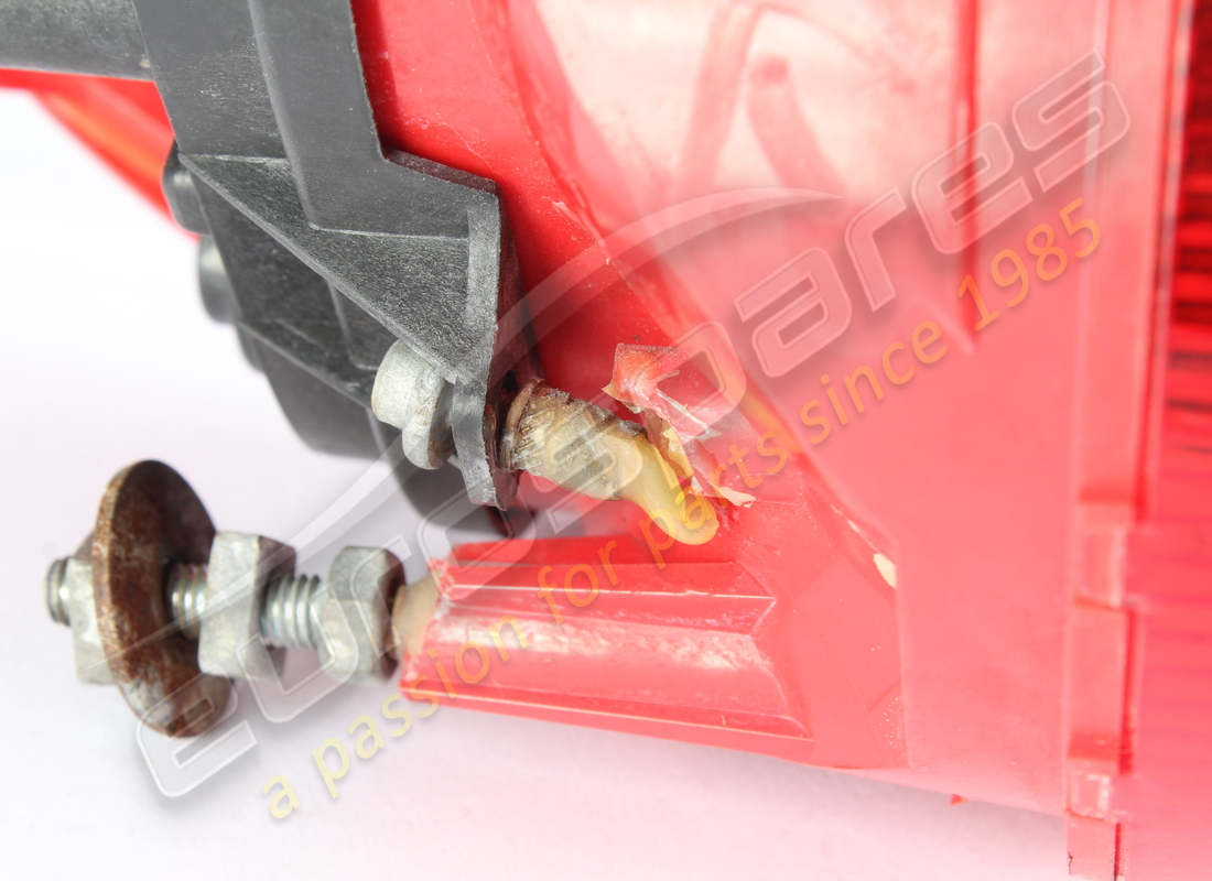 luz trasera interior izquierda ferrari dañada. número de pieza 185669 (4)
