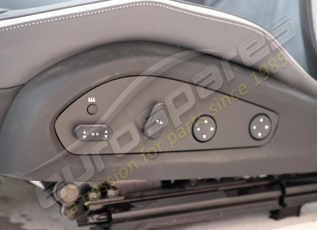 dañado ferrari estilo estándar completamente eléctrico seats con centro de alcántara y almohadillas de cuero, caballo cosido en el reposacabezas. número de pieza eap1563082 (12)