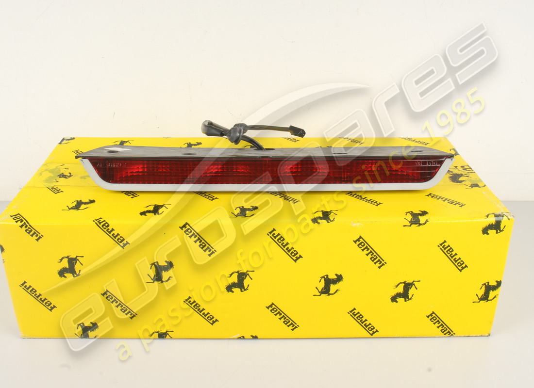luz de freno trasera nueva ferrari. número de pieza 61892900 (1)