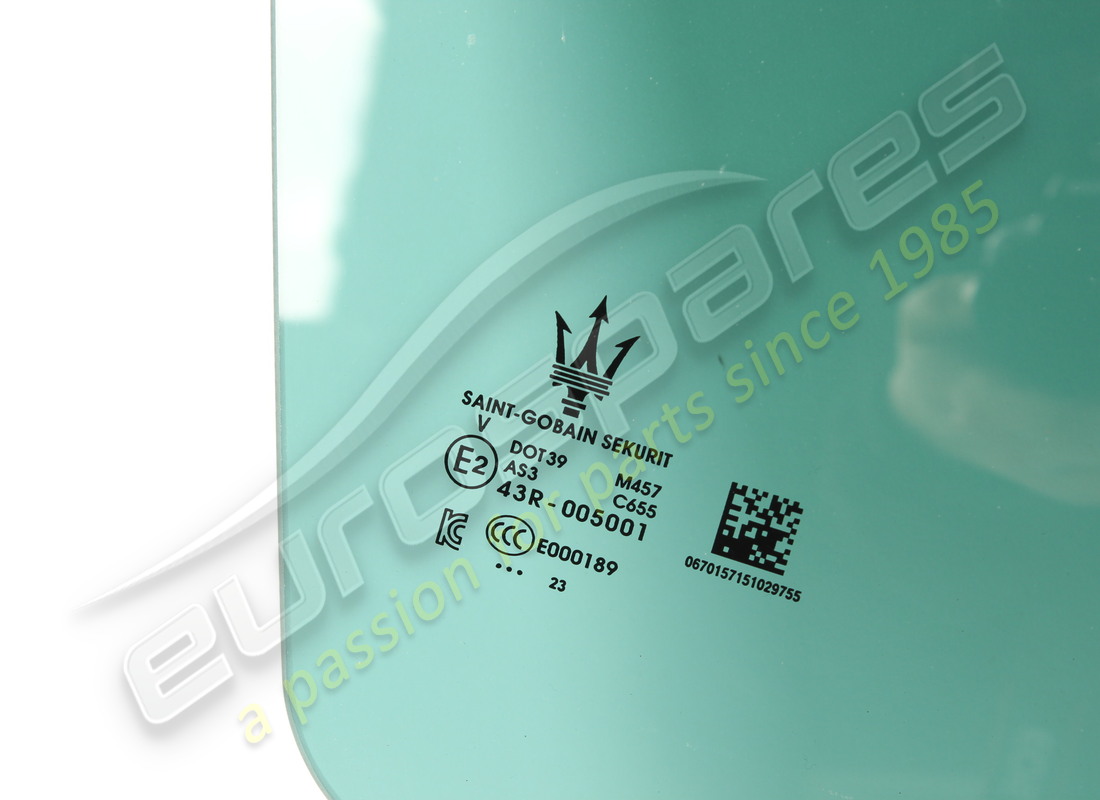 used maserati rear rh door window glass. part number 670157151 (2)