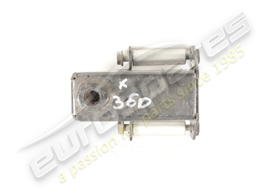 SOPORTE DE GANCHO DE REMOLQUE USADO Ferrari. NÚMERO DE PIEZA 65311800 (1)