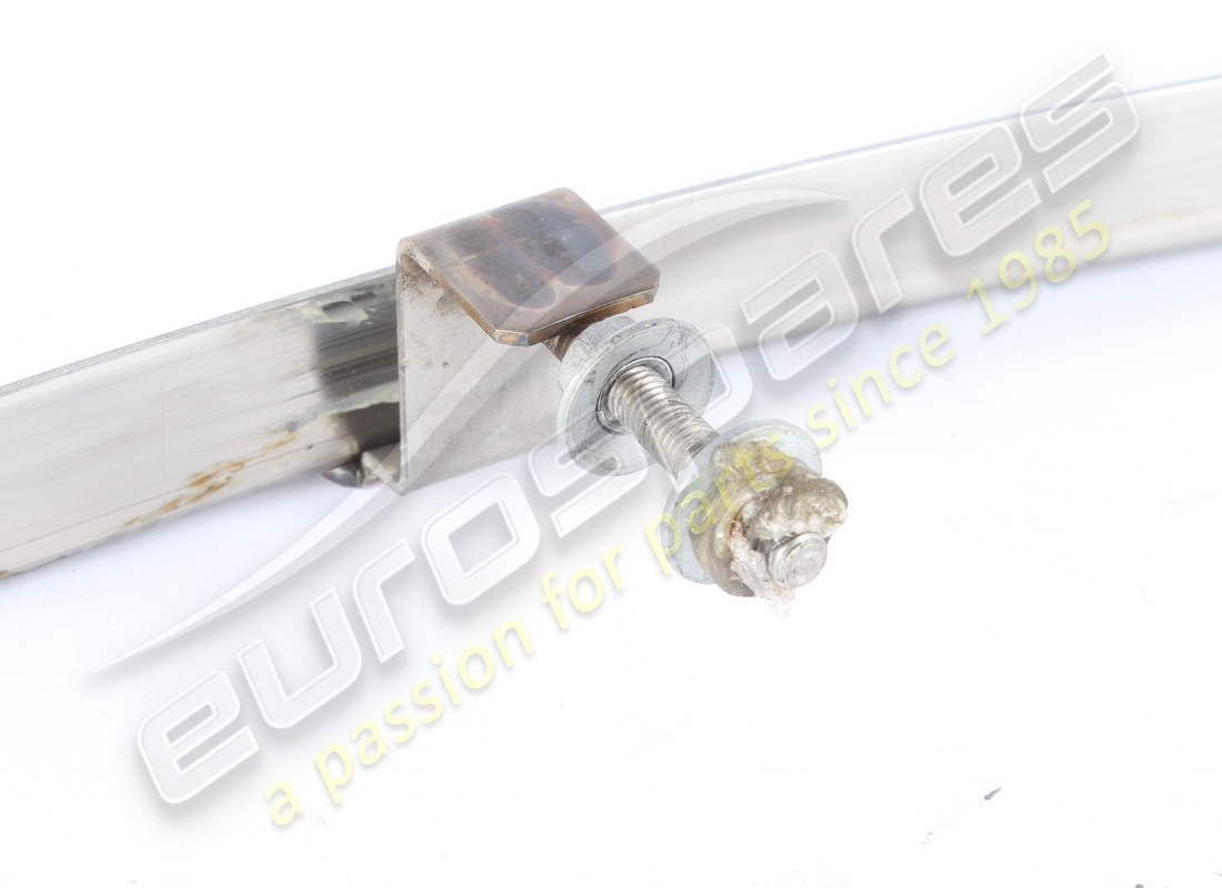 guía de vidrio frontal izquierda ferrari usada. número de parte 65062000 (3)