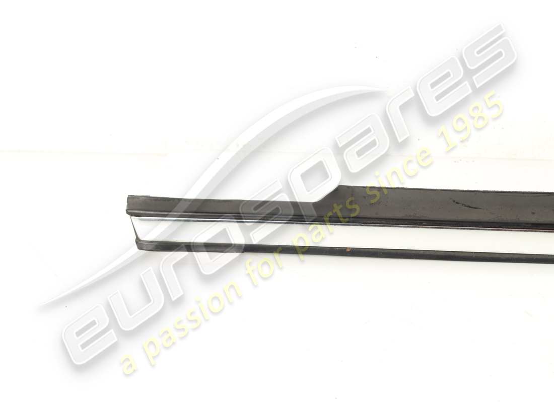 USED MASERATI RH LOWER FRONT MOULDING. PART NUMBER 68473100 (2) used maserati rh lower front moulding. part number 68473100 (2)