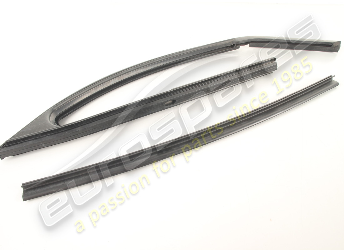 new eurospares rh front quarter glass rubber. part number 20065009a (1)