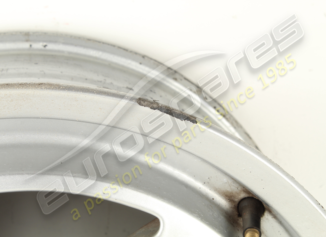 USADA FERRARI RUEDA DE CARRETERA DELANTERA 3.2 MQV. NÚMERO DE PARTE 127465 (4) usada ferrari rueda de carretera delantera 3.2 mqv. número de parte 127465 (4)