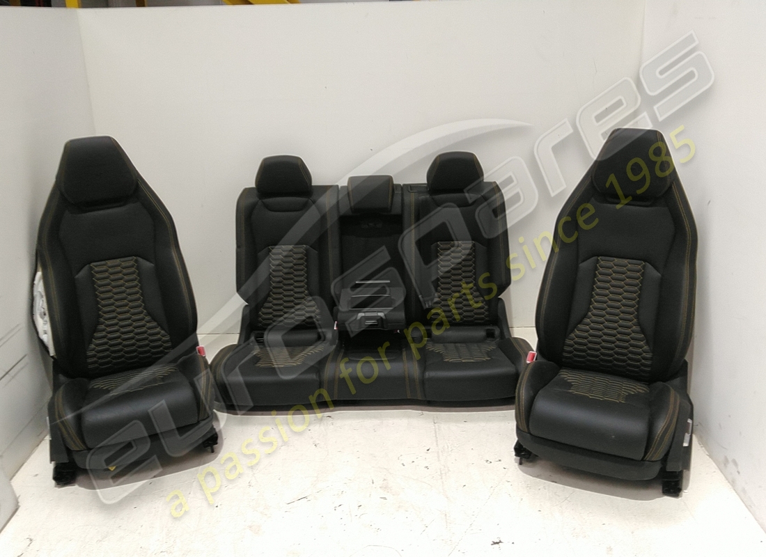 JUEGO DE ASIENTOS COMPLETO URUS USADO Eurospares. NÚMERO DE PIEZA EAP1227394 (1)
