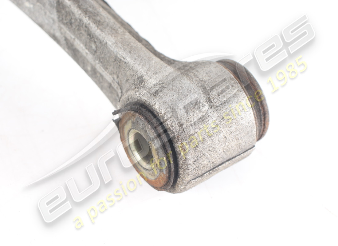 BRAZO SUPERIOR DE SUSPENSIÓN DELANTERA MASERATI USADO. NÚMERO DE PARTE 386600027 (5) brazo superior de suspensión delantera maserati usado. número de parte 386600027 (5)