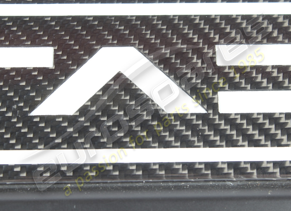 placa de protección de carbono lamborghini dañada. número de parte 470853369a (3)