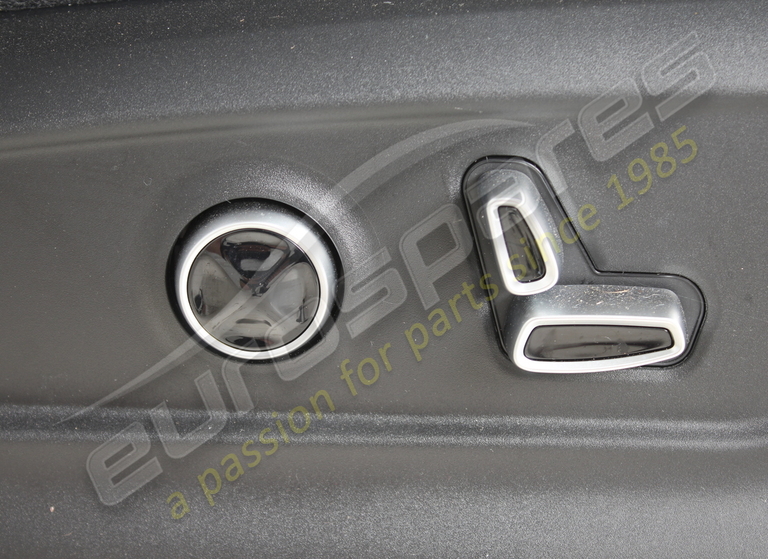 conjunto de asiento delantero derecho dañado maserati. número de pieza 670207074 (4)