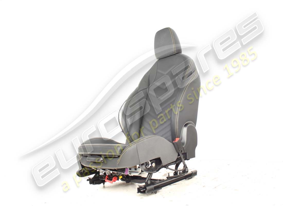 conjunto de asiento delantero derecho dañado maserati. número de pieza 670207074 (3)