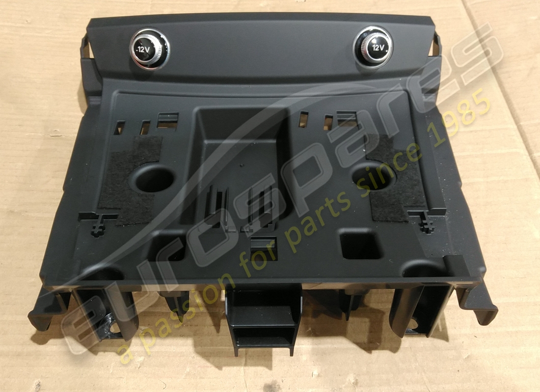 SOPORTE DE ÁNGULO Lamborghini USADO. NÚMERO DE PARTE 4ML863531B6PS (1)