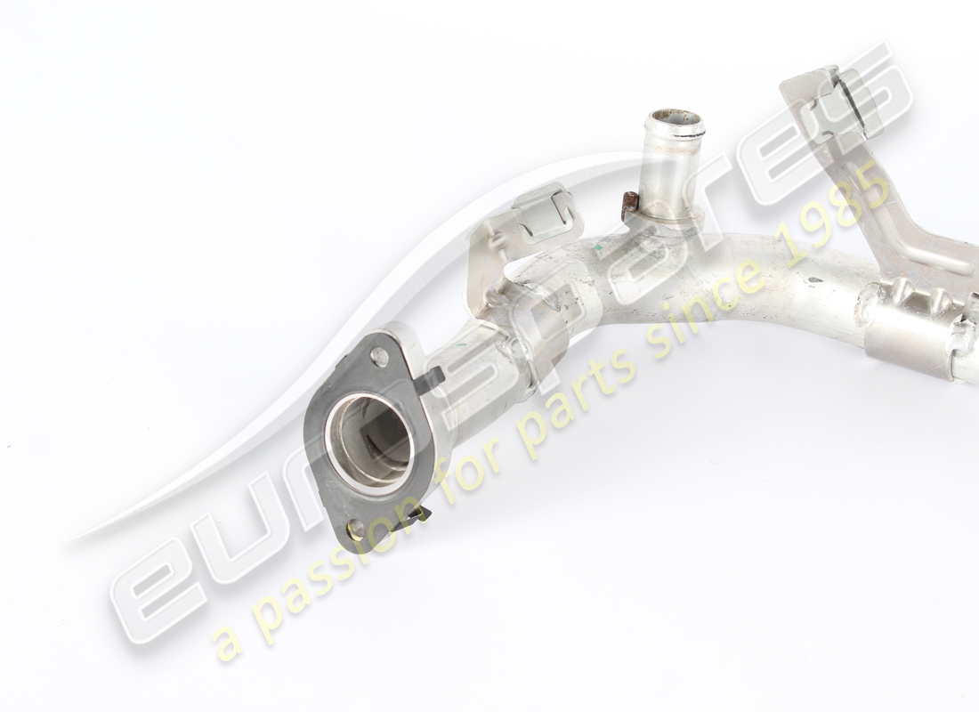 tubería de salida de agua de la cabeza del motor maserati usada. número de pieza 670181256 (3)