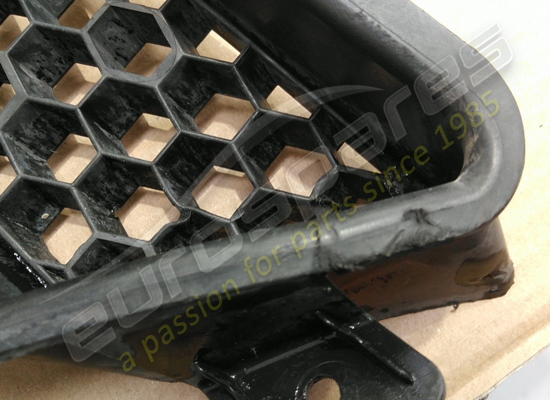 lamborghini parrilla de aire fresco dañada. número de parte 400317116 (2)