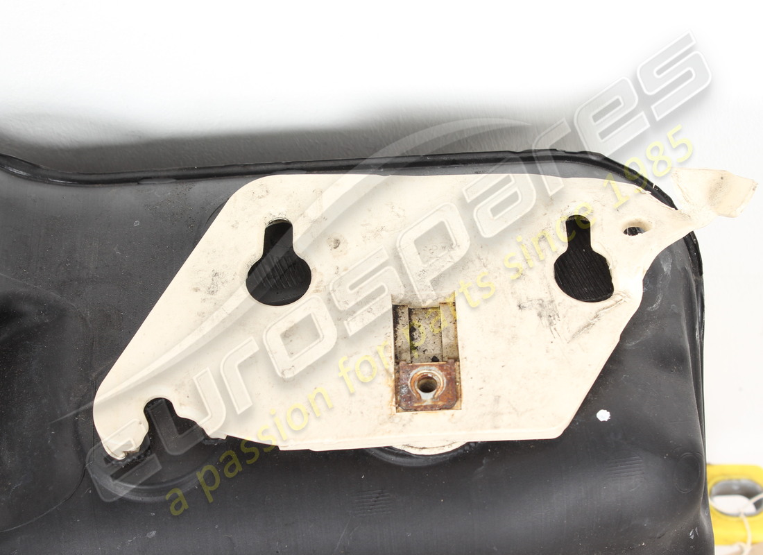 tanque de combustible dañado porsche. número de pieza 992201076g (6)