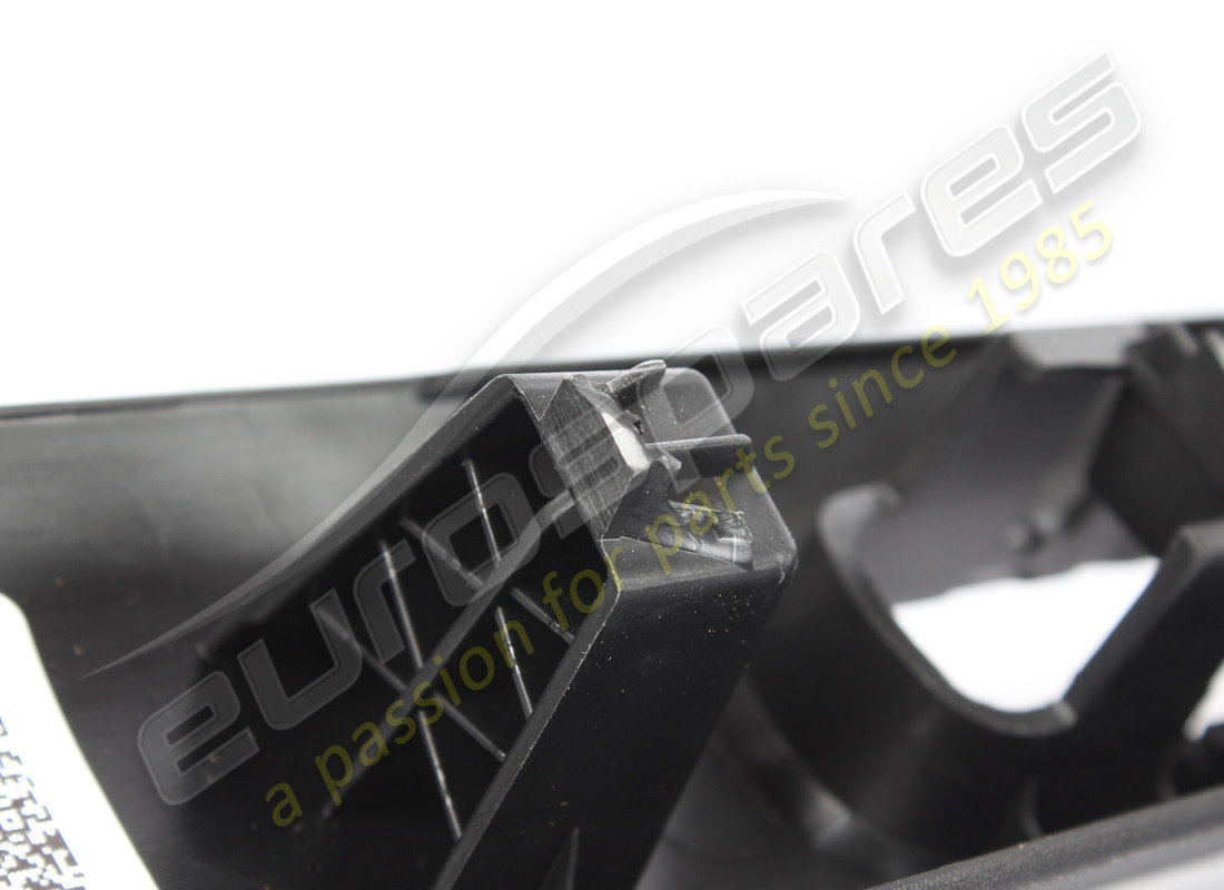 moldura del lateral dañada porsche negra. número de pieza 992863426c1e0 (3)