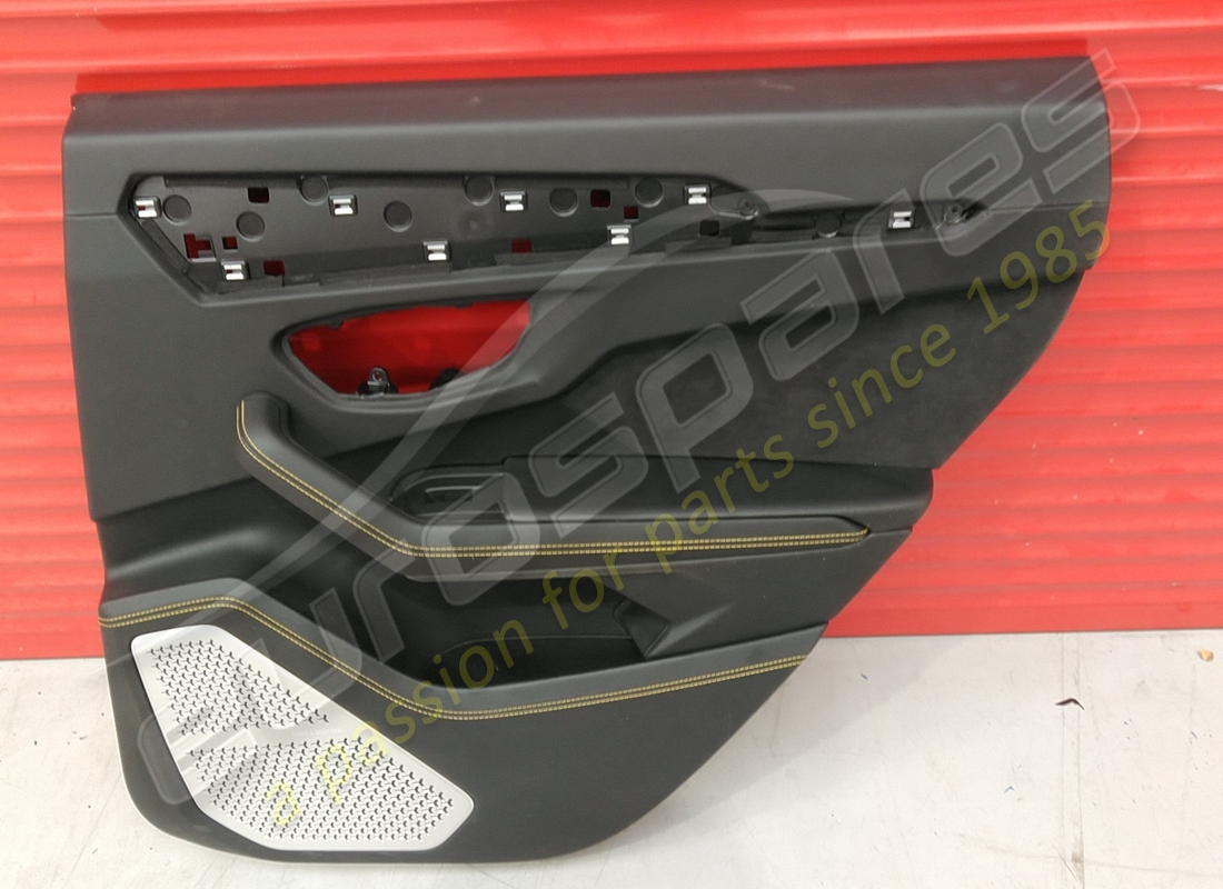 PANEL DE PUERTA Lamborghini USADO. NÚMERO DE PARTE 4ML868008001 (1)