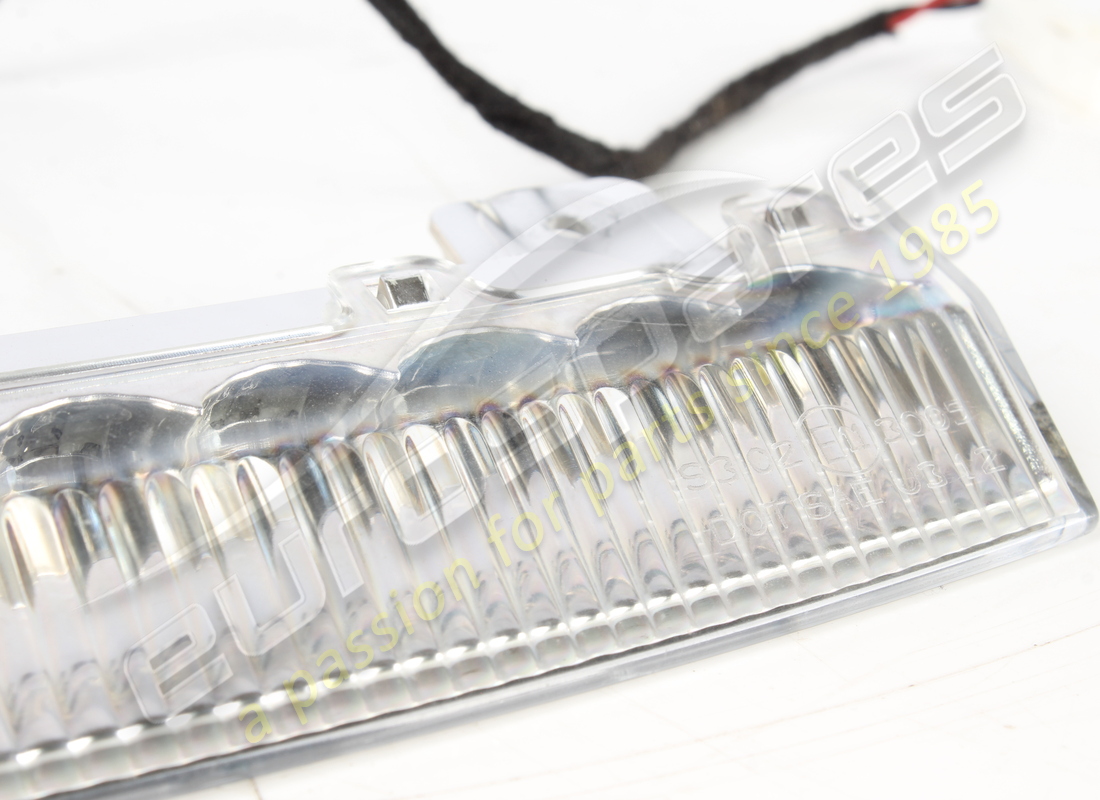 luz de freno adicional usada maserati. número de pieza 670001632 (3)