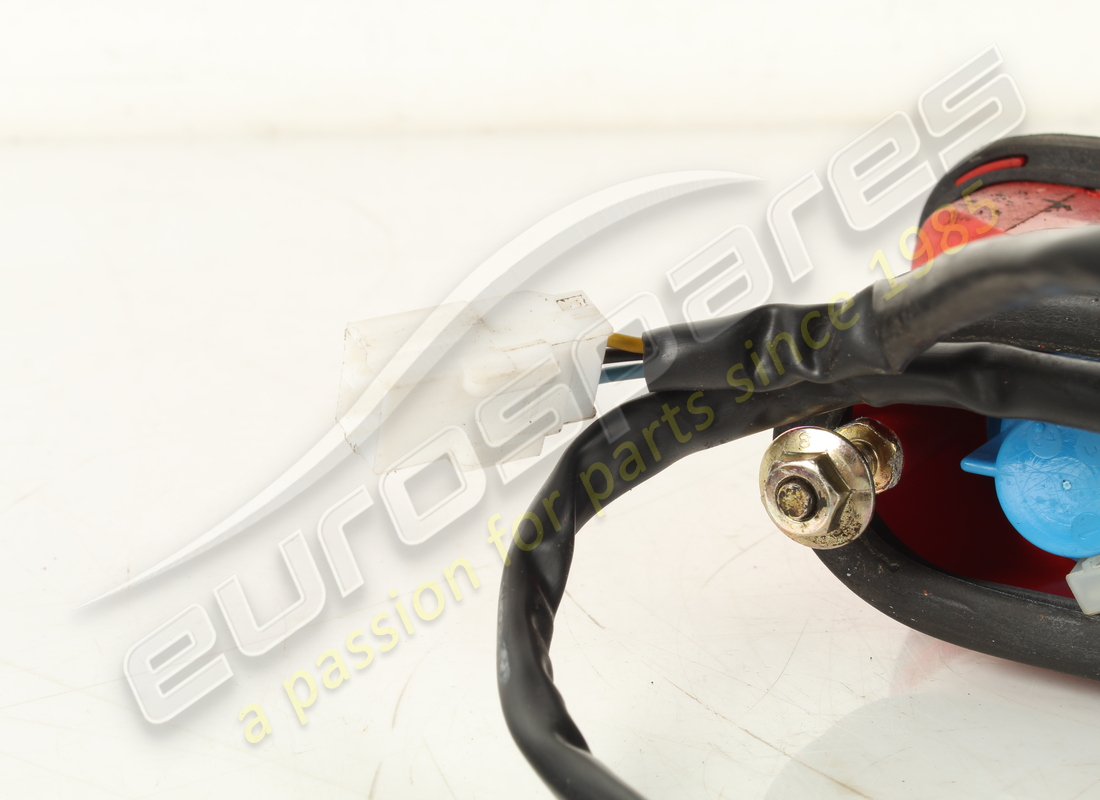 USADO Maserati LUZ TRASERA DERECHA MÓVIL 3982099. NÚMERO DE PIEZA 383100148 (1)