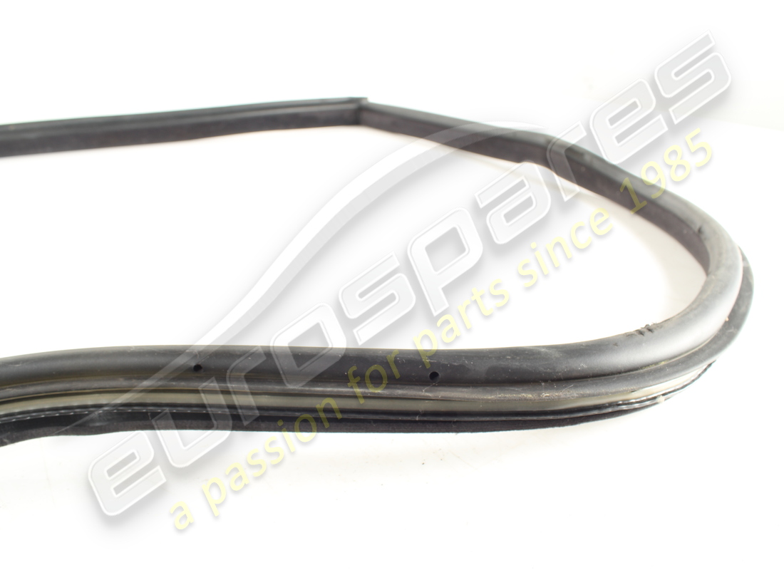 JUNTA DE GOMA DE PUERTA DERECHA USADA MASERATI. NÚMERO DE PIEZA 384500158 (5) junta de goma de puerta derecha usada maserati. número de pieza 384500158 (5)