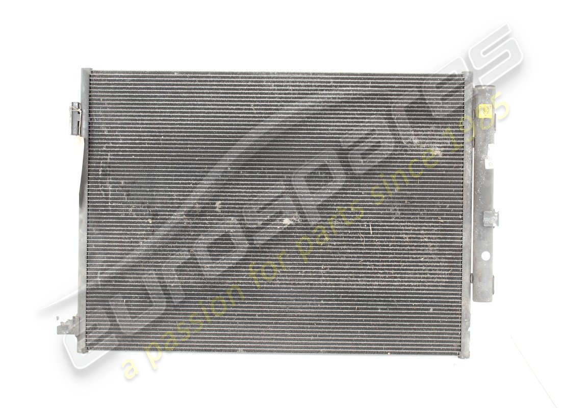 CONDENSADOR DE AIRE ACONDICIONADO USADO Maserati. NÚMERO DE PIEZA 670001594 (1)